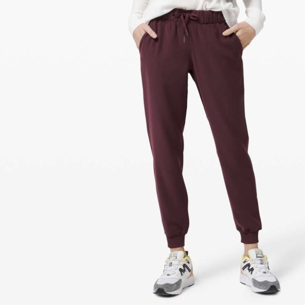 Lululemon On The Fly Jogger Woven Color: Cassis Size: 4
